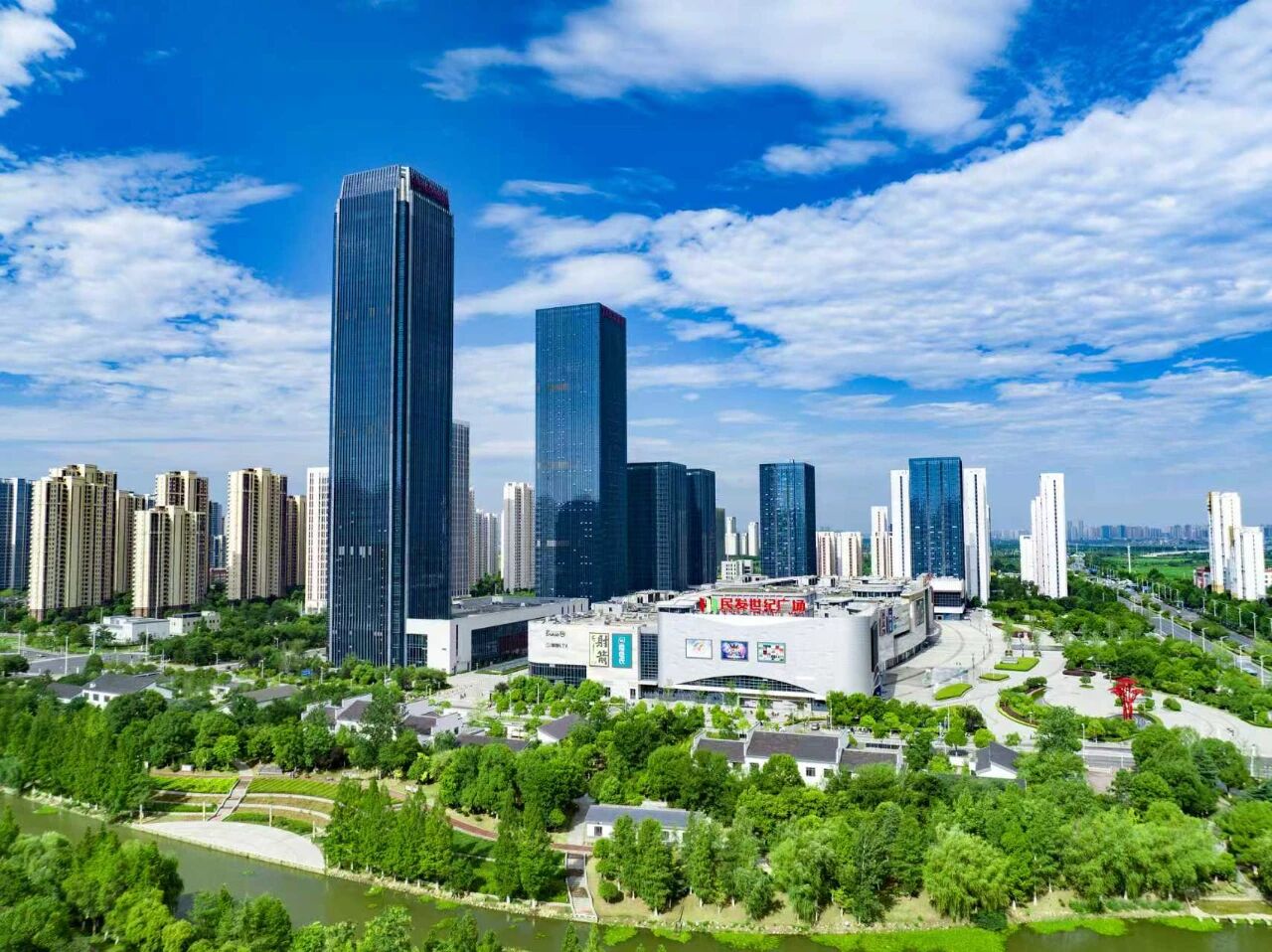 从真冰场到烟火夜市，这里的生活每天不重样