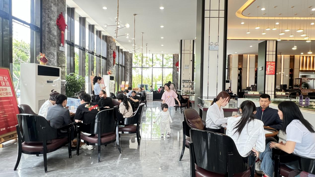 襄阳楼市迎来&ldquo;红五月&rdquo;  改善需求接力，案场成交首破千套