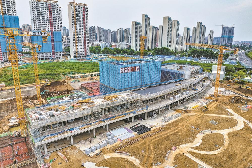 滨江商务带展示中心及沿江商业街结构已完工