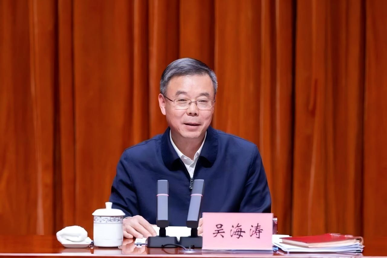 全市奋力打造中西部发展的区域性中心城市大会举行