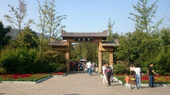 襄阳习家池.jpg